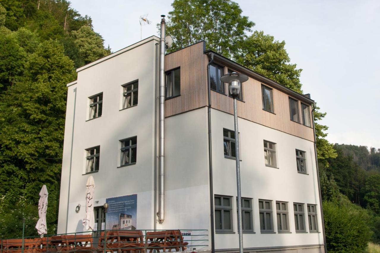 Hotel Spalov 塞米利 外观 照片